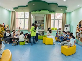 校工会联合教育学院举办“书香润童心·绘本伴成长”亲子活动