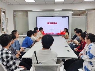 精准结对助备考 朋辈领航促学风——数学与统计学院在“一站式”学生社区召开学生座谈会
