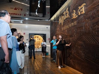 【大思政课·运河思政】循迹千年运河文脉 深耕实景思政课堂｜运河上的“大思政课”研讨会参会嘉宾开展实地考察